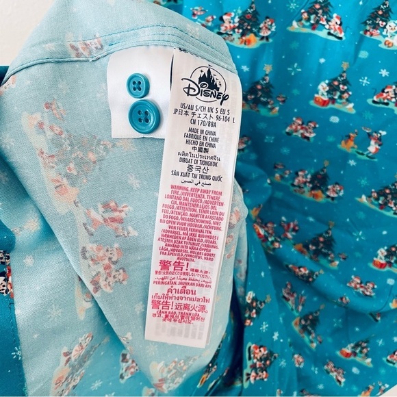 🎄 NWT Disney Parks Christmas Button-Up Shirt – Mickey & Friends (Size S) 🎅✨ - Picture 12 of 12